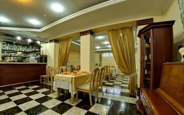 Silk Road Lodge