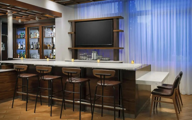 Holiday Inn Hotel Woodland Hills (Warner Ctr)