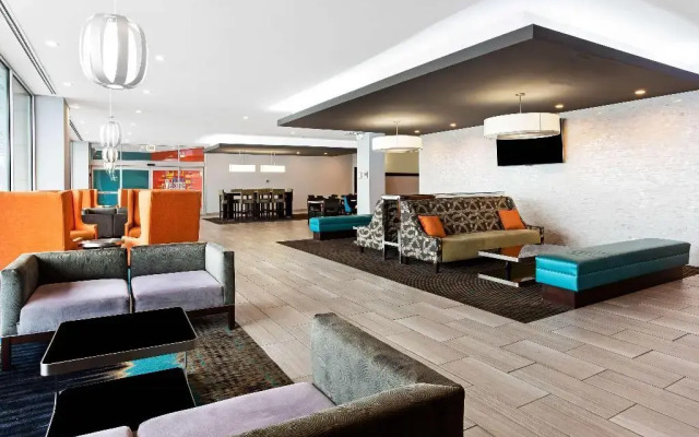 La Quinta Inn & Suites by Wyndham Chicago - Lake Shore