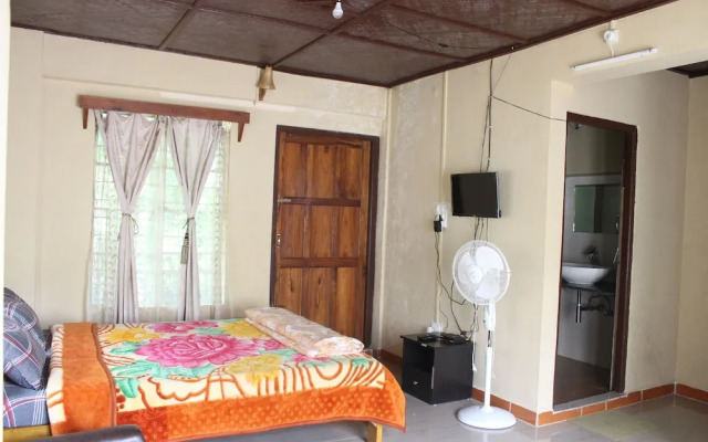 Pumpkin StreamSide Guest House