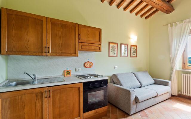 Villa in Belforte All'isauro With Pool