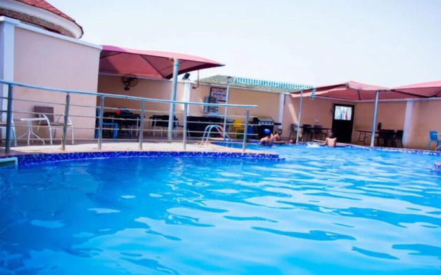 G Pinnacle Hotel