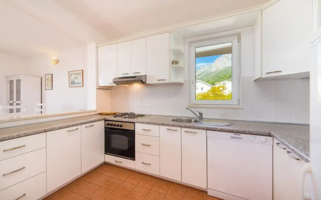 Stunning 3-bedroom Apartment in Gradac