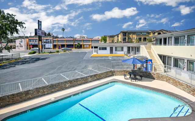 Sea Rock Inn - Long Beach