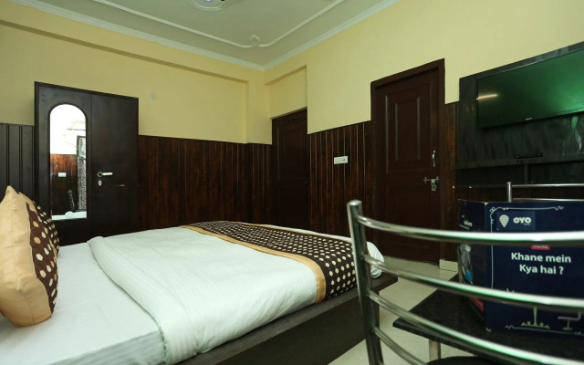 OYO 11556 Om Guest House Residency