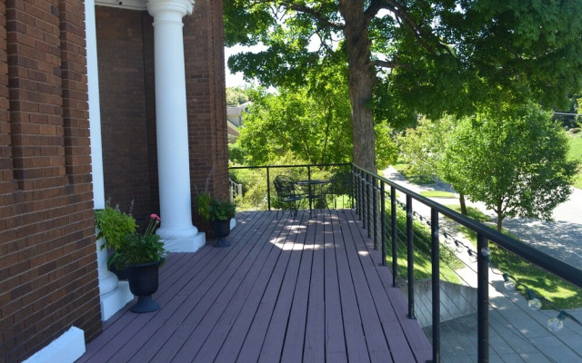 Mcgrady Inn - Bed And Breakfast