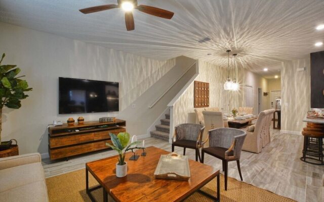 Storey Lake-5 Bedroom Townhome W/spashpool-1613st Townhouse