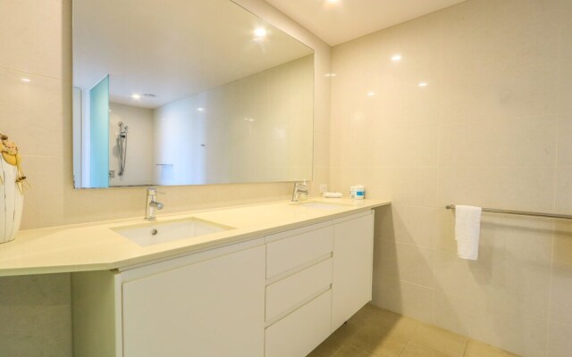 Azura Ocean View Holiday Apartment