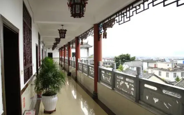 Lincang Yihai Hotel