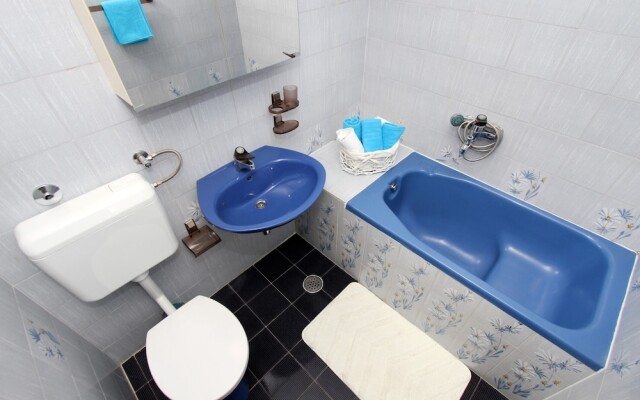 Comfort Apt.w.balcony Near Beach,marjan and Center