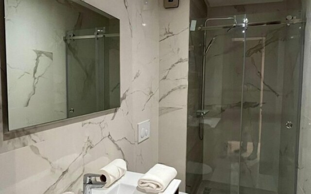 Les Joyeux Luxury Suites & Appart
