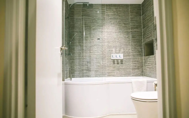 Spacious 3 Bedroom Apartment in South Kensington near Museums