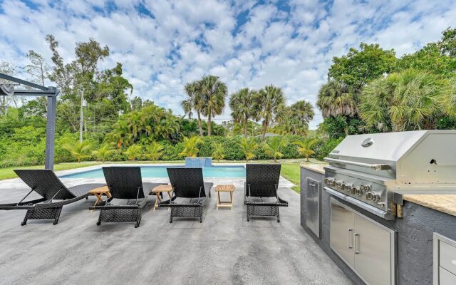 Naples Escape w/ Furnished Patio & Private Pool!