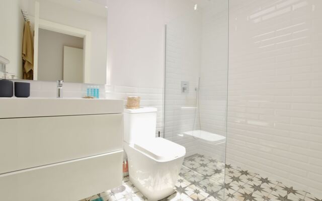 Sunny Bungalow in front of sea