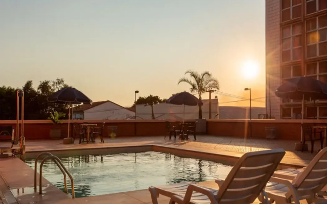 Rede Andrade Luxor Hotel