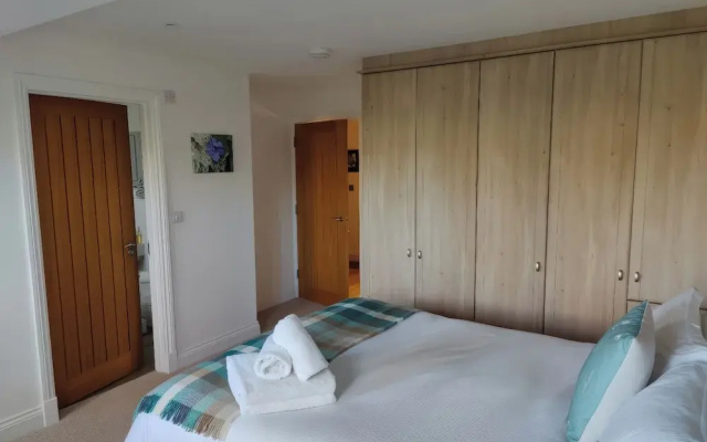 5 Burford Mews