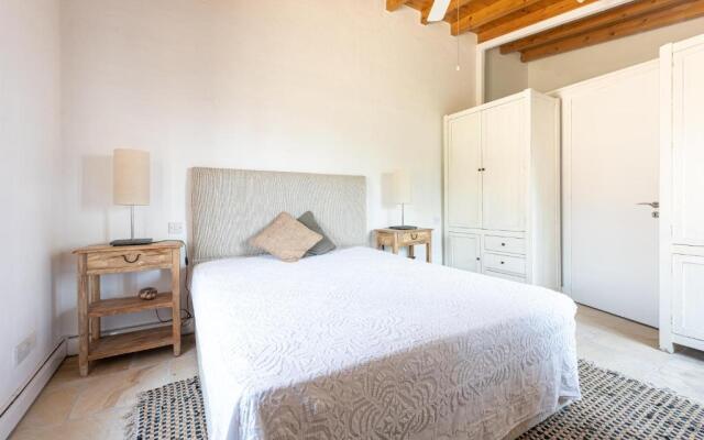The Carob Tree Villa - 3 BR Rustic Luxury Home
