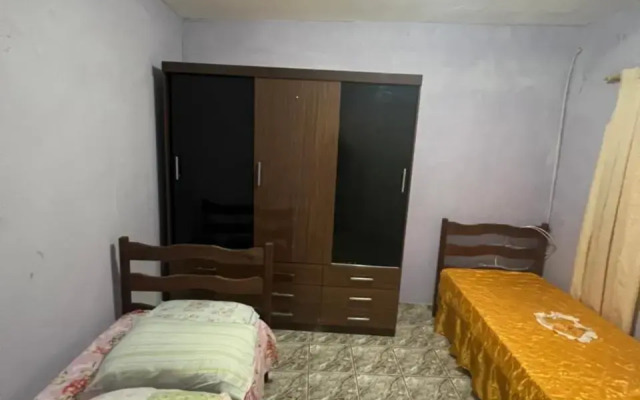 Casa com wi-fi e garagem a 5 minutos da Praia Grande