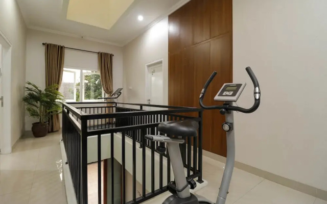 RedDoorz Syariah Plus near Dharmawangsa