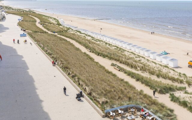 Bright Beachfront Apartment