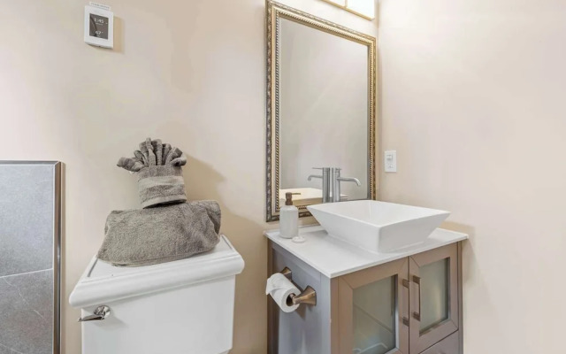 Tahoe City Retreat For 8!