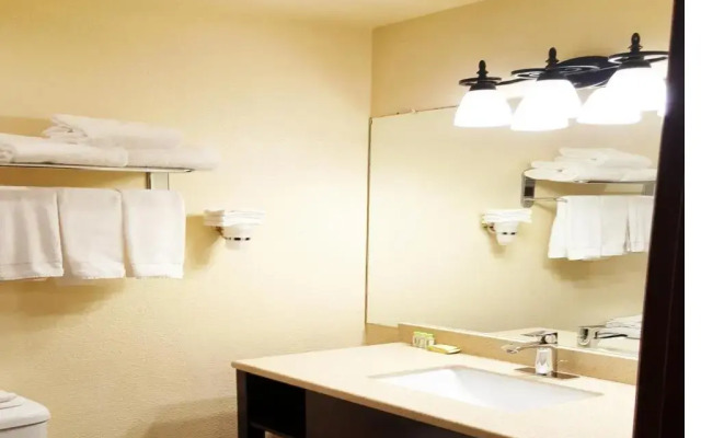 Sutton Suites Hotel