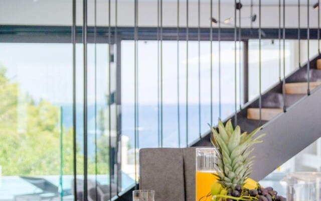 Luxury Villa Pax With Heated Infinity Pool, 8 Sleeps