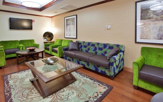 Holiday Inn Express Hotel & Suites Fredericksburg, an IHG Hotel