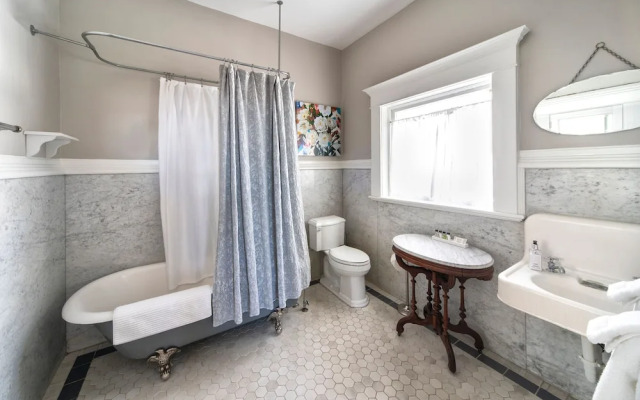 Katy House Bed and Breakfast