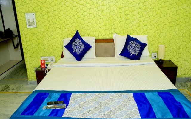 OYO Flagship 3071 Hotel Kamesh Hut