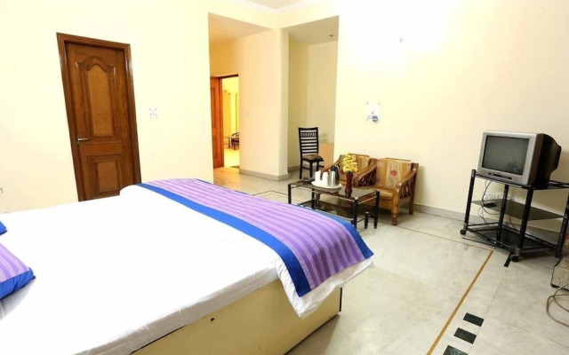 OYO Rooms Yamuna Expressway Premium