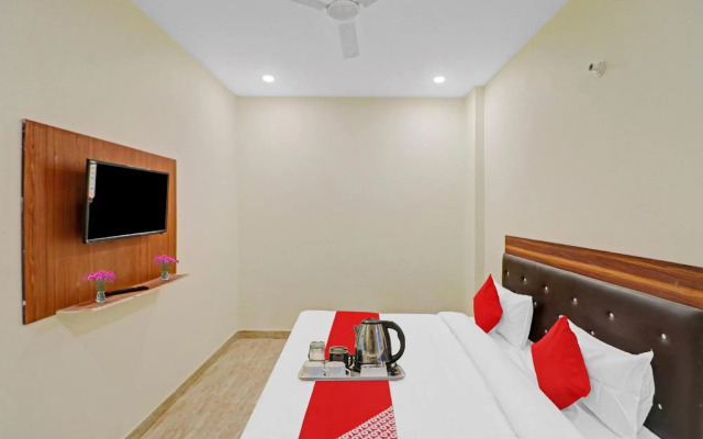 OYO 87988 Hotel Happy Moments