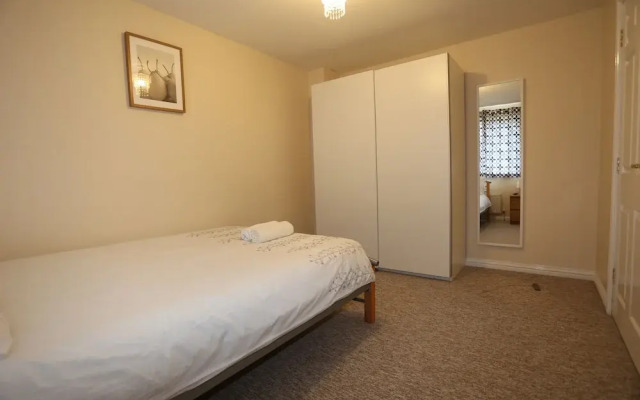 Beautiful 4 beds Hillview House