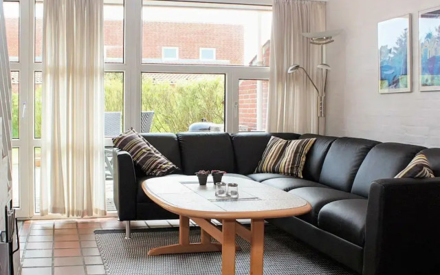 6 Person Holiday Home in Blavand
