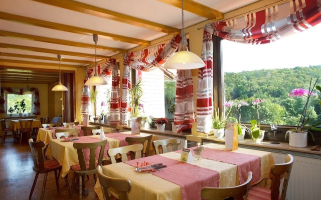 Gaststätte - Pension Trifelsblick