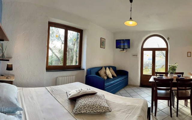 Panoramic Rural House With Garden
