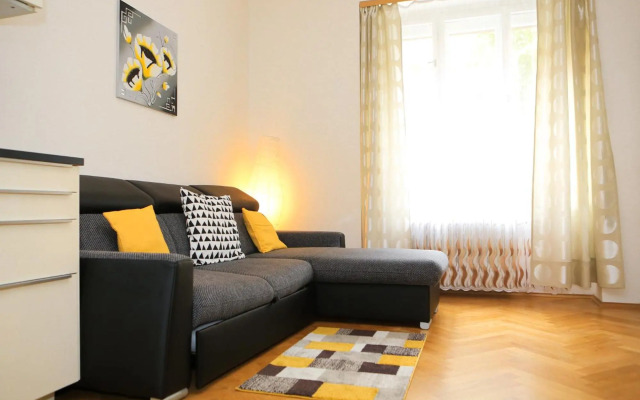 Yellow apartment few steps from metro