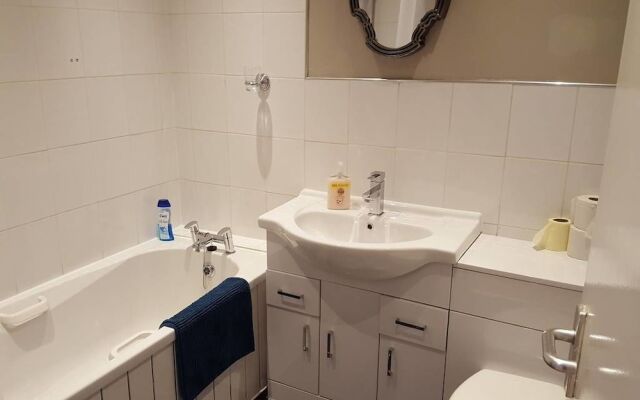Dragon - Dumbarton Apartment 2 Bedroom Home
