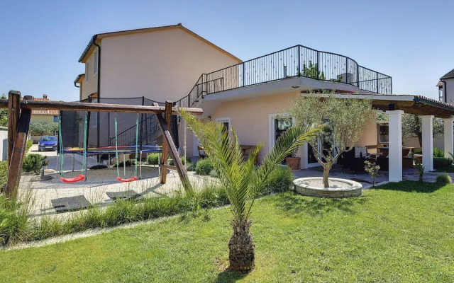 Modern Holiday Home With Pool in Medulin