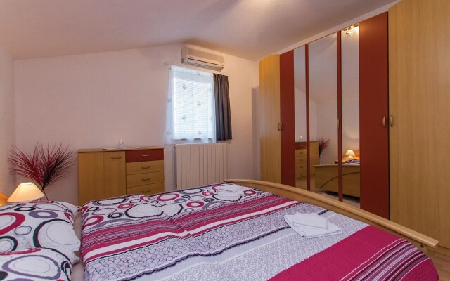 Amazing Home in Nedescina With Wifi and 5 Bedrooms