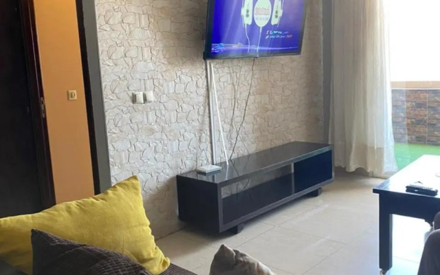 nice little apartment with swimming pool
