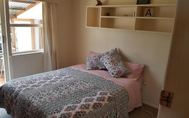 Quiet Cul de Sac, Close To Abel Tasman