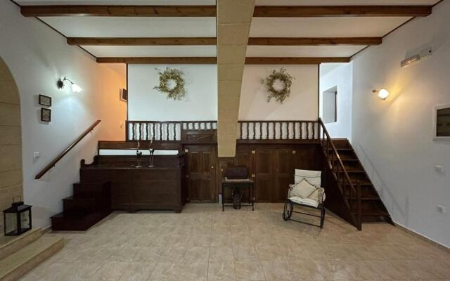 KAMARA traditional house