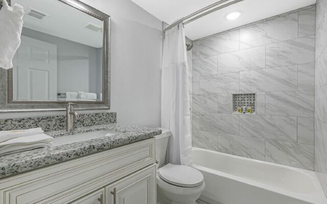 Spacious 5 Bedroom Near Magazine St & Uptown