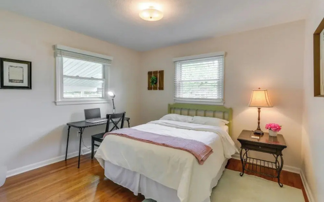 Pet-friendly Berryville Home: Walk to Main Street!