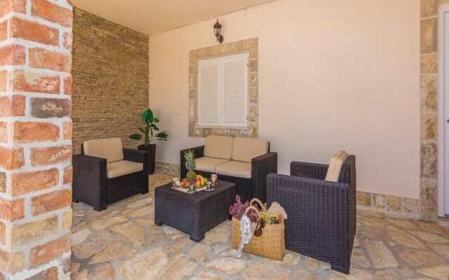 5 Villa Antique With Extra Large Pool