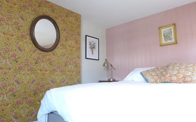 Royal Oak Retreat 2-bed - Sleeps 6 & Pet Friendly