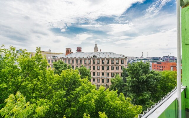 Apartment on Trekhgornyy val 1