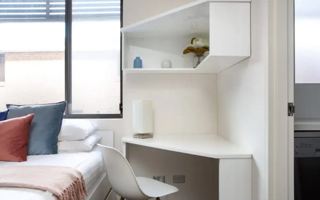 Bright Studio Steps From Westmead Hospital