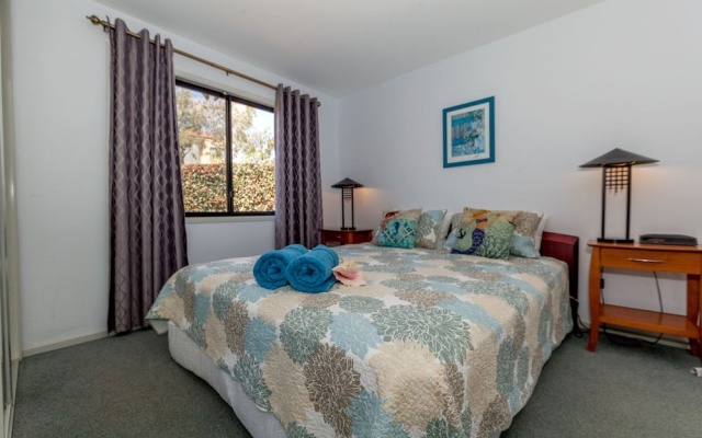 Condo 105 at Horizons Golf Resort - Salamander Bay NSW – Guest Rooms – Salamander Bay